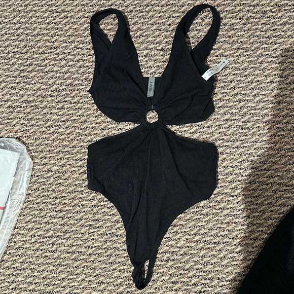 Black Bodysuit with ring Cutout Design - Picture 3 of 5